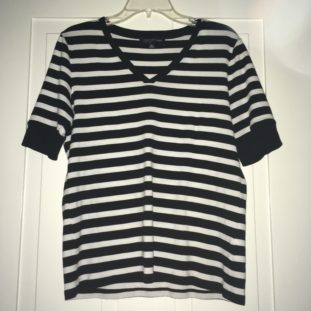 ⬇️ BUY ONE GET ONE LISTING FREE Striped Shirt!!